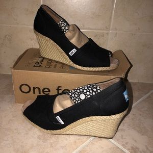 TOMS Black Canvas Wedge